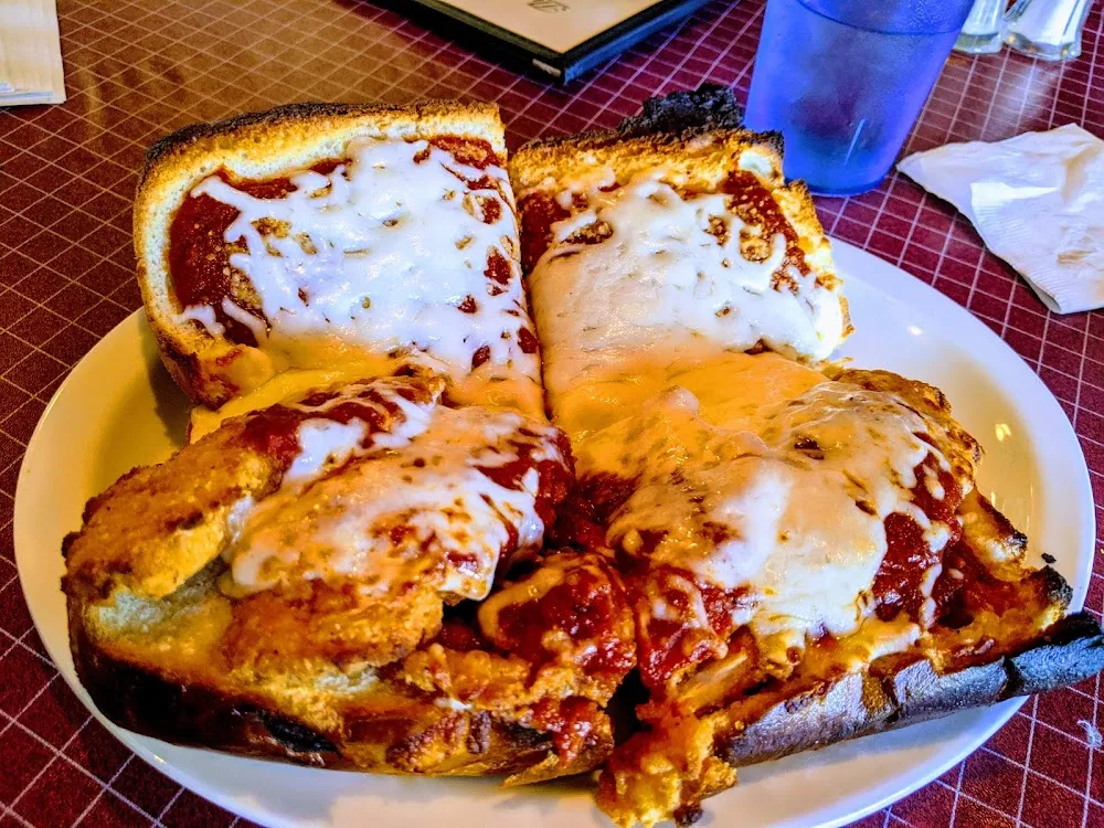 Lasagna w Garlic Bread